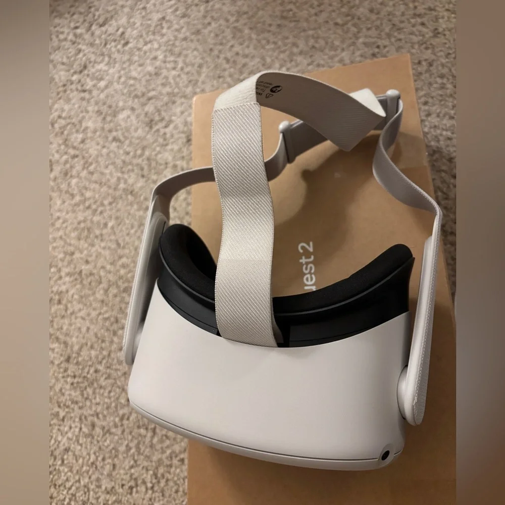 META QUEST 2 IMMERSIVE ALL IN ONE VIRTUAL REALITY HEADSET
